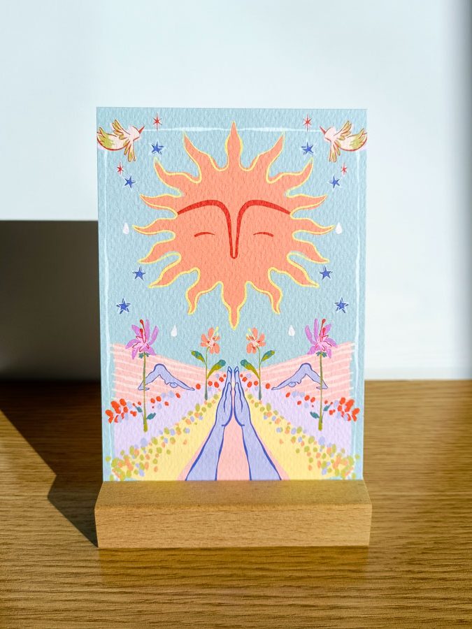 Ilustración tamaño postal saludo al sol de yoga en tonos coloridos